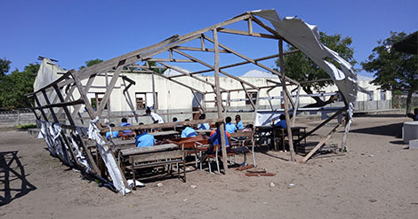 opaisonline's tweet photo. Sociedade
Cerca de 340 mil alunos sem salas de aula em Sofala aguardam tendas
#Sofala #tendas #salasdeaula #cicloneidai #opaisonline #opais #gruposoico
https://t.co/f3qR2m0MwD https://t.co/g5wDIWSbad