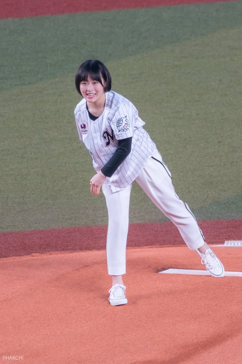 phakchi_i's tweet photo. 森七菜ちゃんの千葉ロッテマリーンズのホーム開幕戦の始球式。可愛い過ぎた。#森七菜 https://t.co/9lit3ytPsf