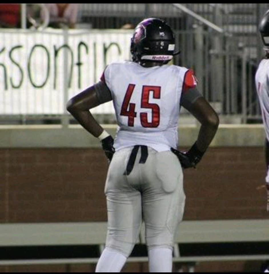 CoachJReynolds's tweet photo. 4 years since losing you. But I believe Heaven gained one heck of a 3 technique. Love you always Ellis. #EH45 https://t.co/les0MkyMsr