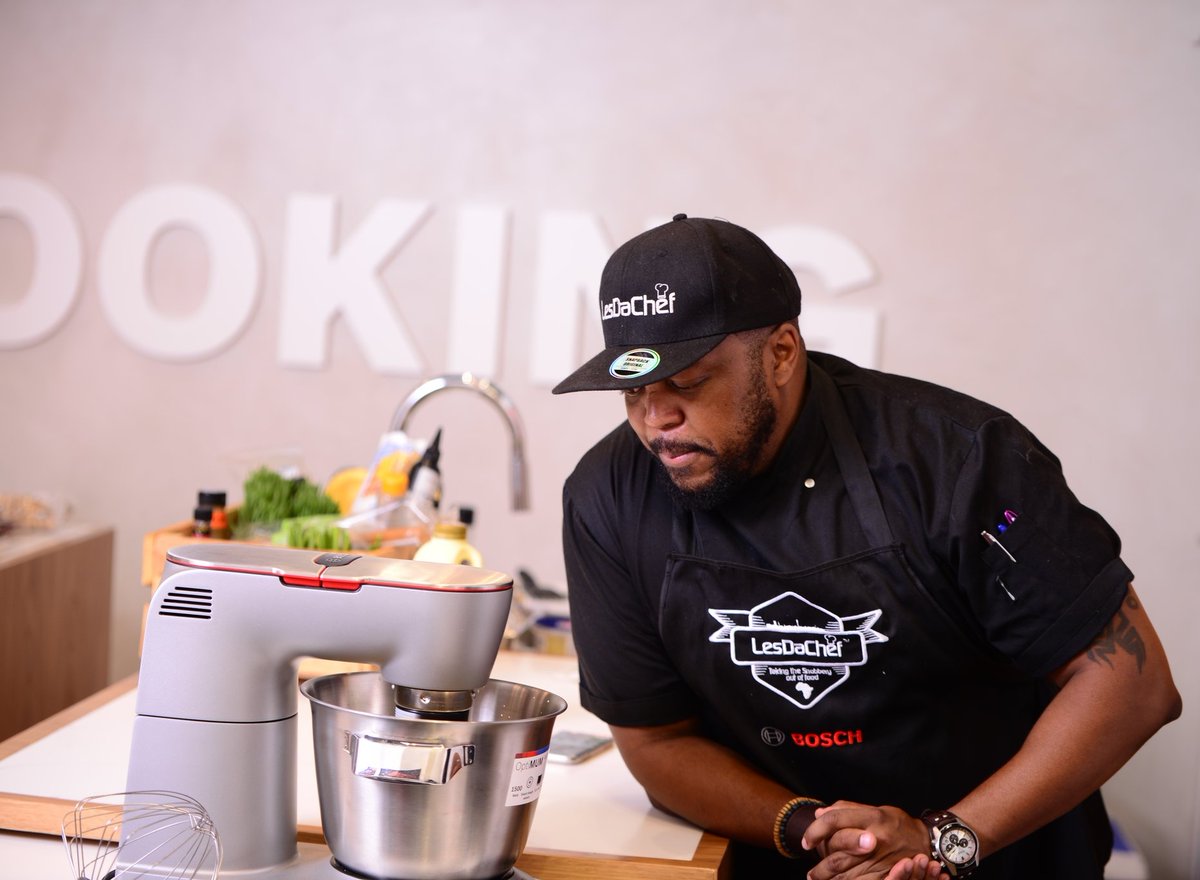 LesDaChef's tweet photo. One of my favourite machines from @BoschHomeSA, The Bosch OptiMUM kitchen machine. One of the most powerful mixers out there at 1500W and with true 7 speed settings, extra large 5.5l mixing bowl and an in-built scale.
#BoschHome #OptiMUM #KitchenMachine https://t.co/rRkFF4zgqL
