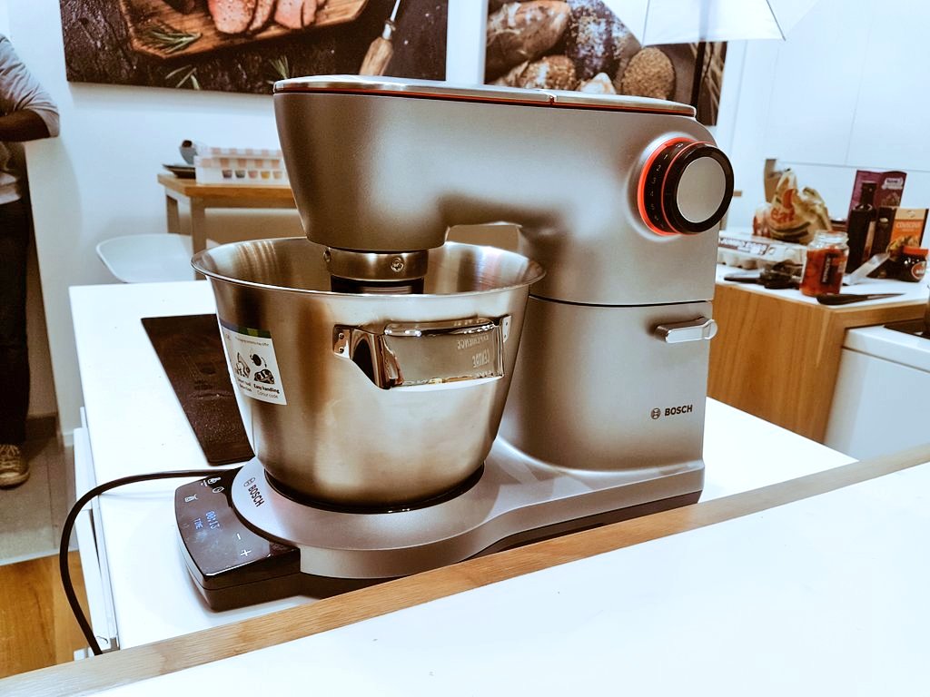 LesDaChef's tweet photo. One of my favourite machines from @BoschHomeSA, The Bosch OptiMUM kitchen machine. One of the most powerful mixers out there at 1500W and with true 7 speed settings, extra large 5.5l mixing bowl and an in-built scale.
#BoschHome #OptiMUM #KitchenMachine https://t.co/rRkFF4zgqL