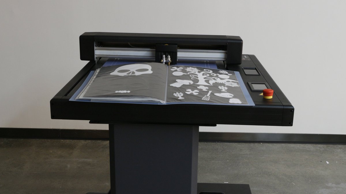 VivienMing1's tweet image. Contour cutting faltbed plotter FC500VC/www.cncvicut.com 
For more info please contact: vicutcnc@vicut.cn/ whatsapp: +86 15305605250
#flatbedcutter #flatbedcutterplotter

 Maximum thickness up to 600gsm or 3mm.