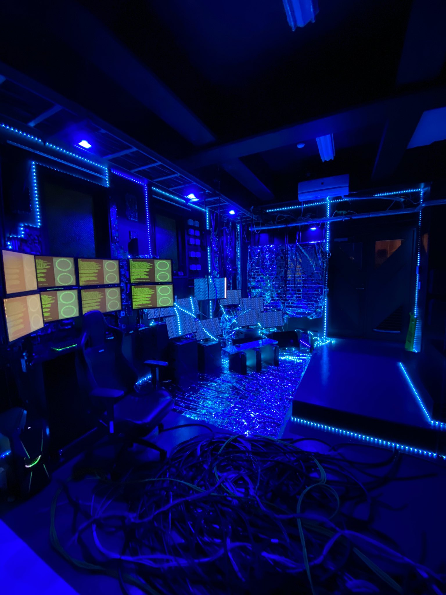 Studioaria モニタールームのリフォームが終わりました モニターを増やしたり 造り込み箇所も増やしたので是非撮影してみて下さい スタジオアリア Cosplay コスプレ T Co Rayk05kz2q Twitter