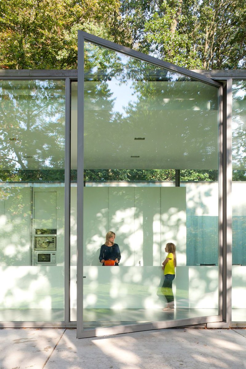 ArroundNet's tweet photo. 27 GORGEOUS FRONT ENTRY DOORS THAT MAKE A STRONG FIRST IMPRESSION
#frontdoordesign #doordesign #uniqueinterior #modernhouse 
https://t.co/WQvDXaMx25 https://t.co/B7DBv8693M