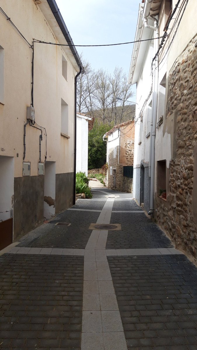 PAKEBEAS's tweet photo. @rgilocon #ValledeOcon para que luego no digas que no vengo. 🥾🥾 #senderismo https://t.co/SrYT91zlE9