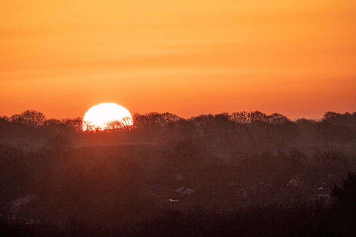 stevesamosa's tweet image. Beautiful sunrise over #Billinge
#StHelens #sunrise #SaturdayMorning #StormHour #winterwheat #farming #billinge #sunshine #sunnyday 
@ActiveStHelens @whatsonsthelens @sthelensstar @StHelensUnltd @Beau_Liverpool @ExploreLpool @scousescene @BillingeBlog