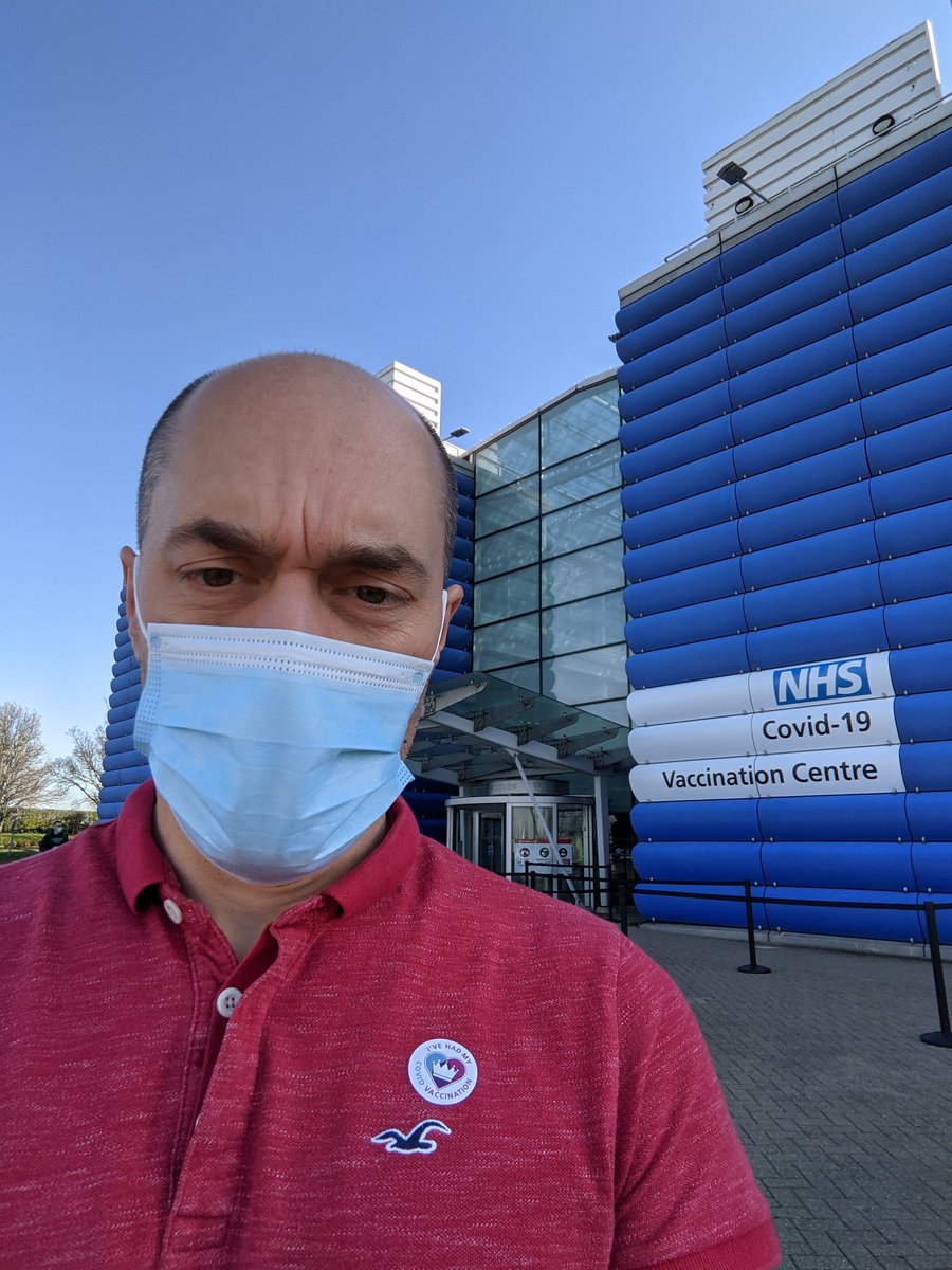 Well that's me stabbed with the #oxfordvaccine we will beat this. 💪 Thanks to @HeathrowAirport for loaning out their head office to @NHSuk and all the amazing staff in and out in under 10 minutes.