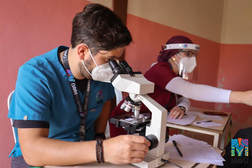 ProyectoMAYU's tweet photo. En Tinaquillo nos acompañó nuestra querida @EstefyRequena en la consulta de bioanálisis, guiándonos en la realización de exámenes complementarios para así llegar a un diagnóstico e indicar tratamiento oportuno a 38 pacientes de la comunidad. 
¡Gracias por ser y hacer Mayū! https://t.co/m4UDQakptF