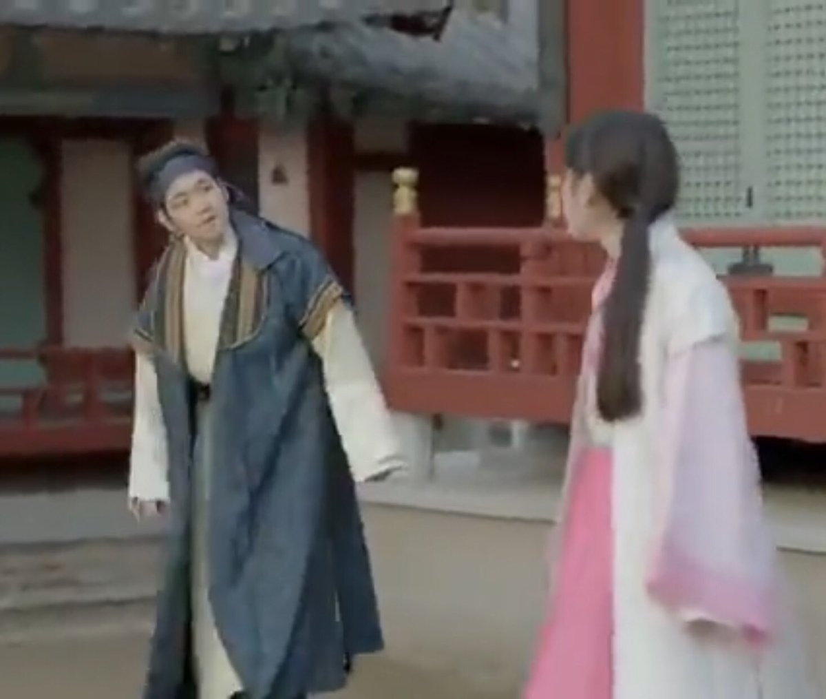 rnbexos's tweet photo. baekhyun and iu the never ending saga https://t.co/cU8UY8bZOw