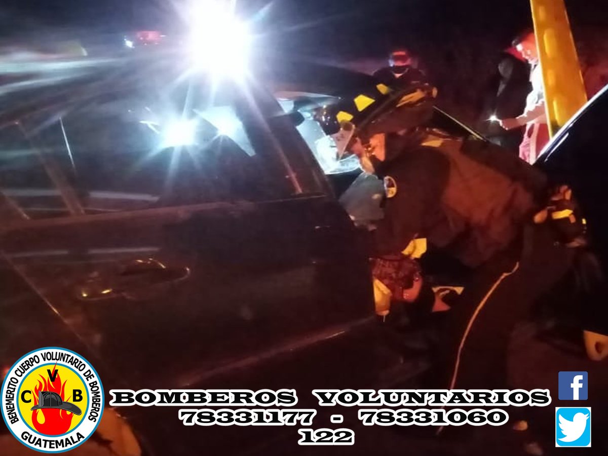 CVBSumpango's tweet photo. madrugada de martes, @CVBSumpango   asisten accidente de tránsito, kilometro 41 de la ruta Interamericana automóvil choca contra vallas de contención, saliendo lesionada Brendy Morales Chacach de 27 años, trasladada a un centro privado, a bordo de nuestra unidad 1323. https://t.co/962PT1N8SA