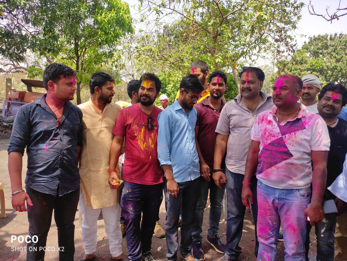 baghel543's tweet photo. आज मऊगंज पूर्व विधायक मऊगंज आदरणीय बन्ना जी दादा भाई के होली मिलन समारोह में आशीर्वाद प्राप्त हुआ @MlaSukhendr @MlaSukhendr https://t.co/PfQnsIIL8X