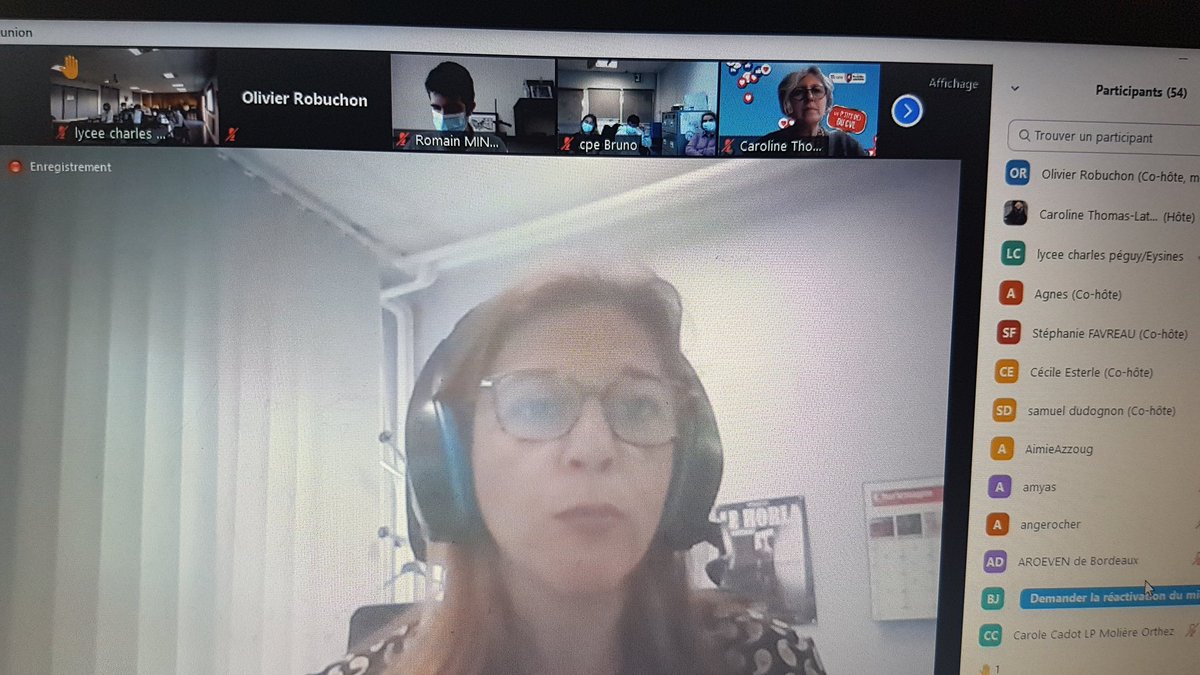 DAVLC_Poitiers's tweet photo. Petits déjeuners de CVL Parlons en : comment le #CVL peut faire du lycee un lieu de vie ?
Conférence de Agnès Bertrand chef d'établissements @AcAixMarseille et Stéphanie Favreau CPE @AcBordeaux. Beaux exemples de #democratiescolaire  #responsabilité #engagement https://t.co/V3qvTozgOM