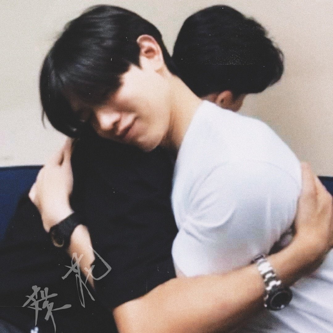 91linerhoe's tweet photo. a hug that feels like home 💙 #เตนิว https://t.co/MbfaotGBiC