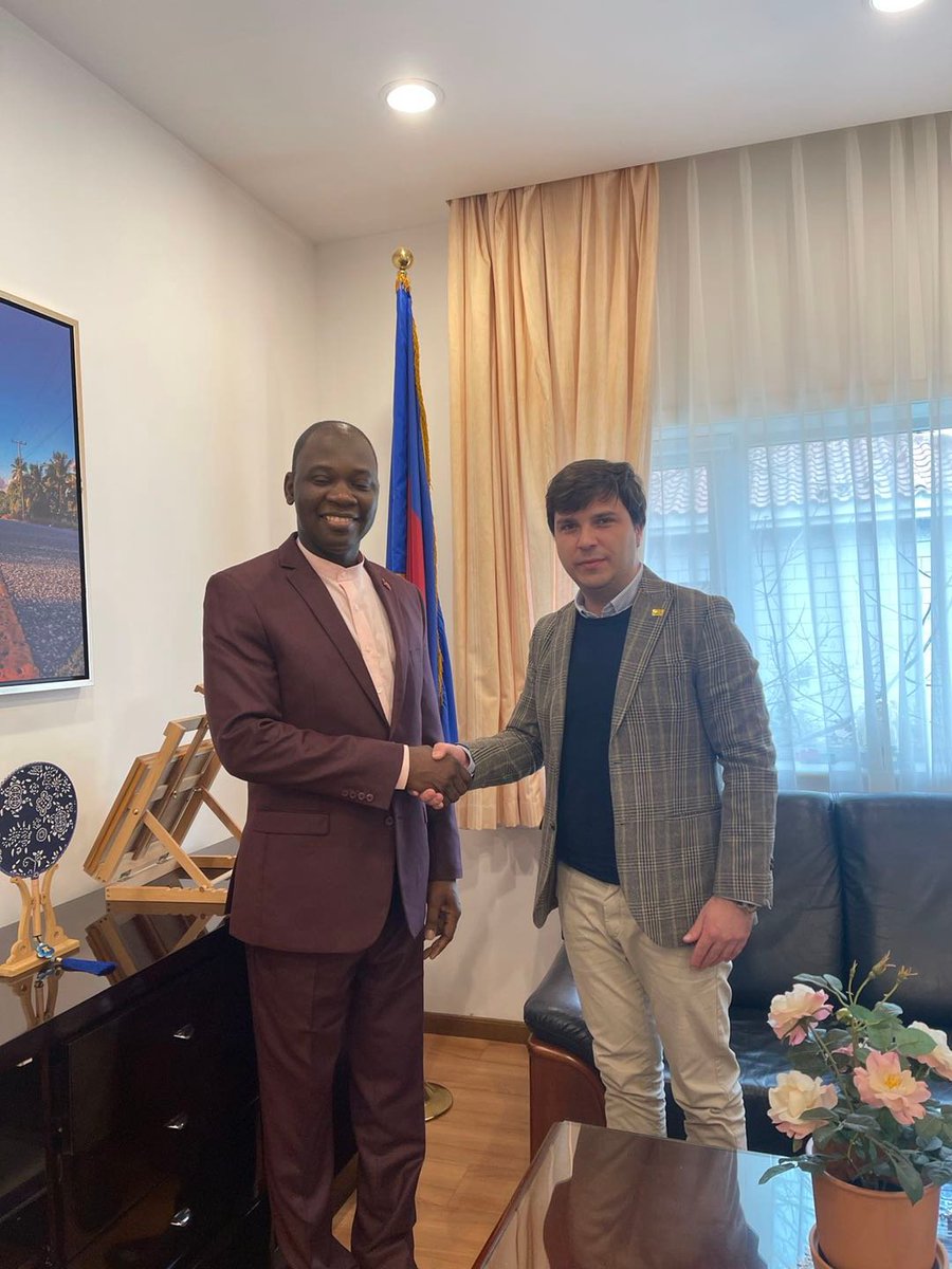 INBARofficial's tweet photo. After being an observer for 2 years, Haiti and @INBARofficial are working out the final details to welcome the country as an INBAR Member State. Thanks, Permanent Representative #DwinelBelizaire for supporting #bamboodevelopment!
#thinkbamboo #Haiti ๐ญ๐น๐
@inbarlac @moisejovenel https://t.co/02RNSKD3Er