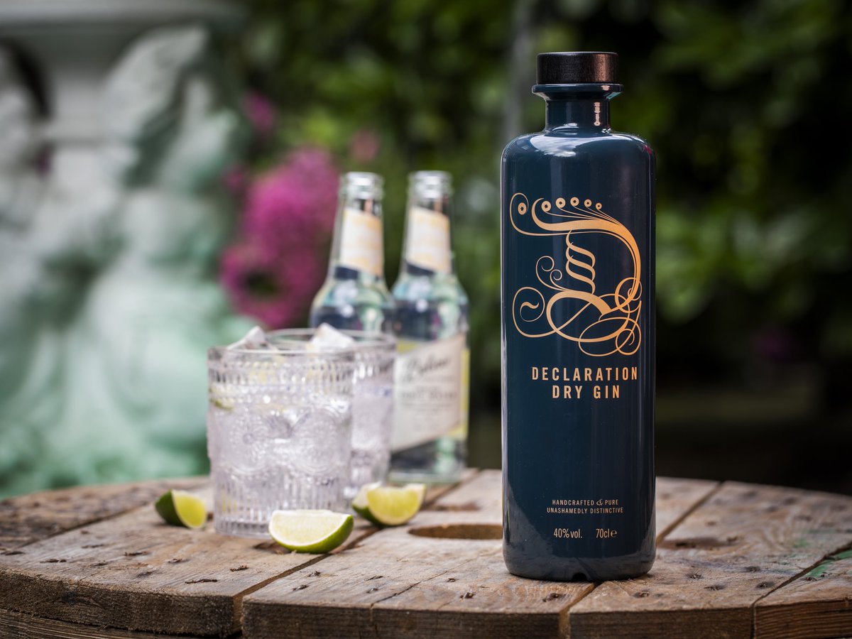 Declaration_Gin's tweet photo. Who is looking forward to having friends and family over in the garden this week in the sunshine โ๏ธ?..
Celebrate with a #D&T ๐ธ๐๐ผ.
.
#declarationgin #declaration #d&t #timetodeclare #ruleofsix #2stargreattasteaward2020 #organic #premium https://t.co/GsJRl6Qebz