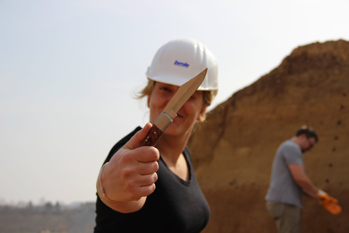SFB806_CRC806's tweet photo. Wanna learn more about #loess deposits in southwestern Germany? Have a look at the beautiful #Talheim sequence and check out the paper #TeamLoess #CRC806_D1 https://t.co/VjBHdgS6me https://t.co/iX6lHUnVpZ
