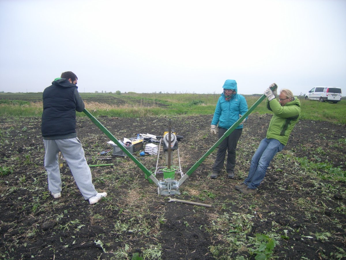SFB806_CRC806's tweet photo. #ThowbackTuesday: 7 yrs ago, #B1 started the 2nd project phase with a 6 week fieldtrip to Hungary, Serbia and Romania to hunt for loess and archeology. It involved loess, mud (aka liquid loess), excavation in trash, wine, artifacts, and the collection of thousands of samples! https://t.co/AAAUFfAU8W