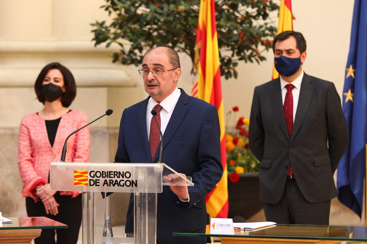 GobAragon's tweet photo. El tercer plan de ayudas destinado al sector de la #hostelería de #Aragón tendrá una cuantía de 50 millones euros. Los sectores implicados han firmado hoy el acuerdo. @JLambanM @CEOEAragon @DPZaragoza @DPHuesca @DPTeruel @FamcpAragon  @hosteleriaragon https://t.co/IgC1IQ2Zzq