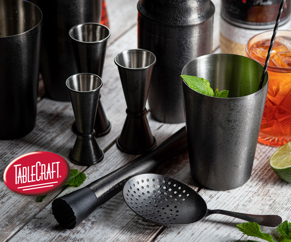 tablecraftEU's tweet image. Hello hot stuff! 🔥 Our NEW Premium Barware Collection, in this unique black acid etch finish, upgrades any bar service with the modern look of matte black. 😎

#EtchBlackFinish
#PremiumBarCollection
#BarCollection
#BarTools
#ProBarTools