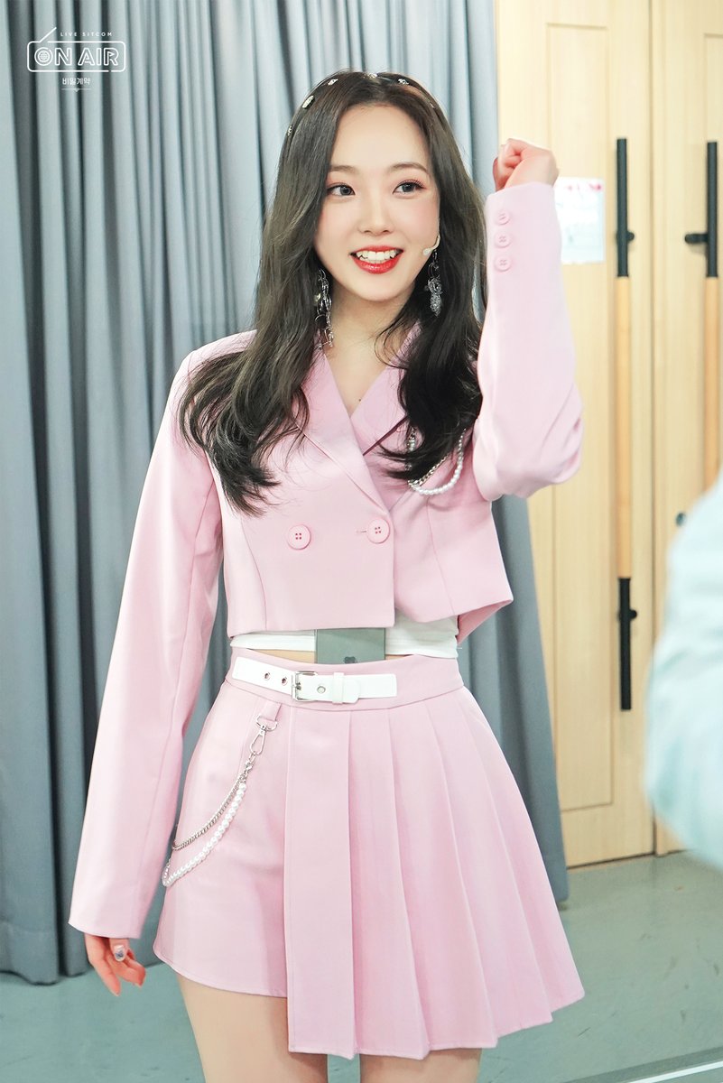 Onair_Shinswave's tweet photo. 🚨연습실온에어🚨

귀염둥이 자스민즈 무사히 첫공 완료!
애런과의 스페셜 스테이지도 많관부 아시죠~?🥰
#긴장가득_아기_자스민들_많응부🧡

#엘리스 #혜성 #해시태그 #다정 #온에어 #ONAIR https://t.co/2pPMbTPt2l