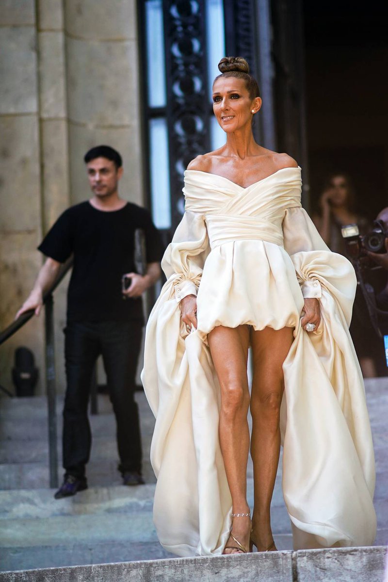 GlamourMagUK's tweet photo. Happy birthday to our favourite, and most extra, street style star, Céline Dion! 👑
https://t.co/8VlmO1NcLN https://t.co/9Js21hrf73