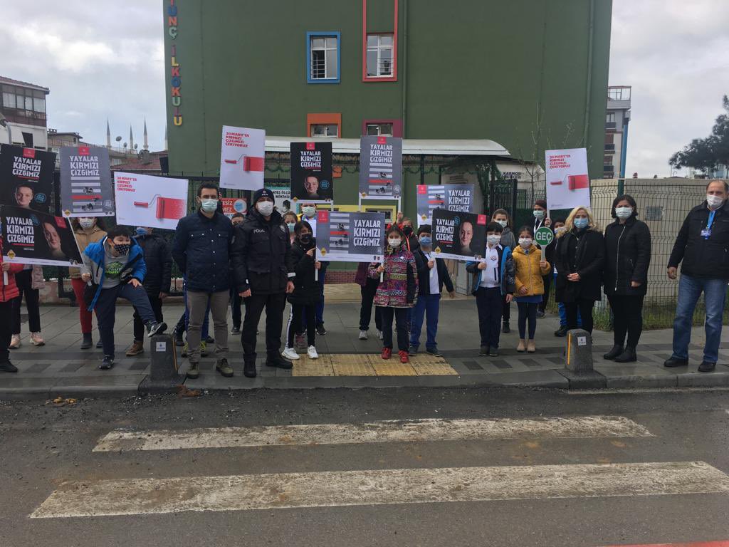 Bugün okulumuzda biz de #yayalarkırmızıçizgimiz dedik. <a href="/tcicisleri/">.</a> <a href="/tcmeb/">Millî Eğitim Bakanlığı</a> <a href="/EmniyetGM/">Türk Polis Teşkilatı</a> <a href="/istanbulilmem/">İstanbul İl Millî Eğitim Müdürlüğü</a> <a href="/maltepemem34/">Maltepe İlçe Millî Eğitim Müdürlüğü</a> @h_aydogdumeb @muratdemircan1975