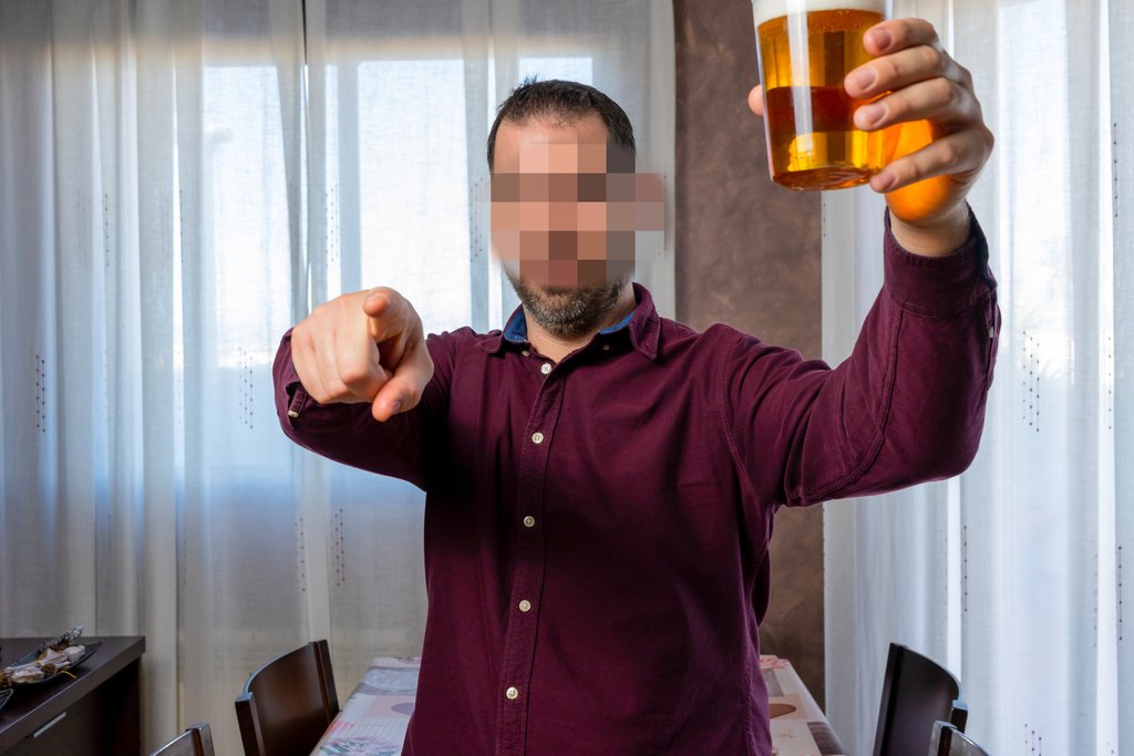 elmundotoday's tweet photo. La Comunidad de Madrid asignará un turista francés a todos los madrileños que se sientan solos por no poder ver a sus familiares https://t.co/aMmVO0ASqu https://t.co/wLlX9Zk4em