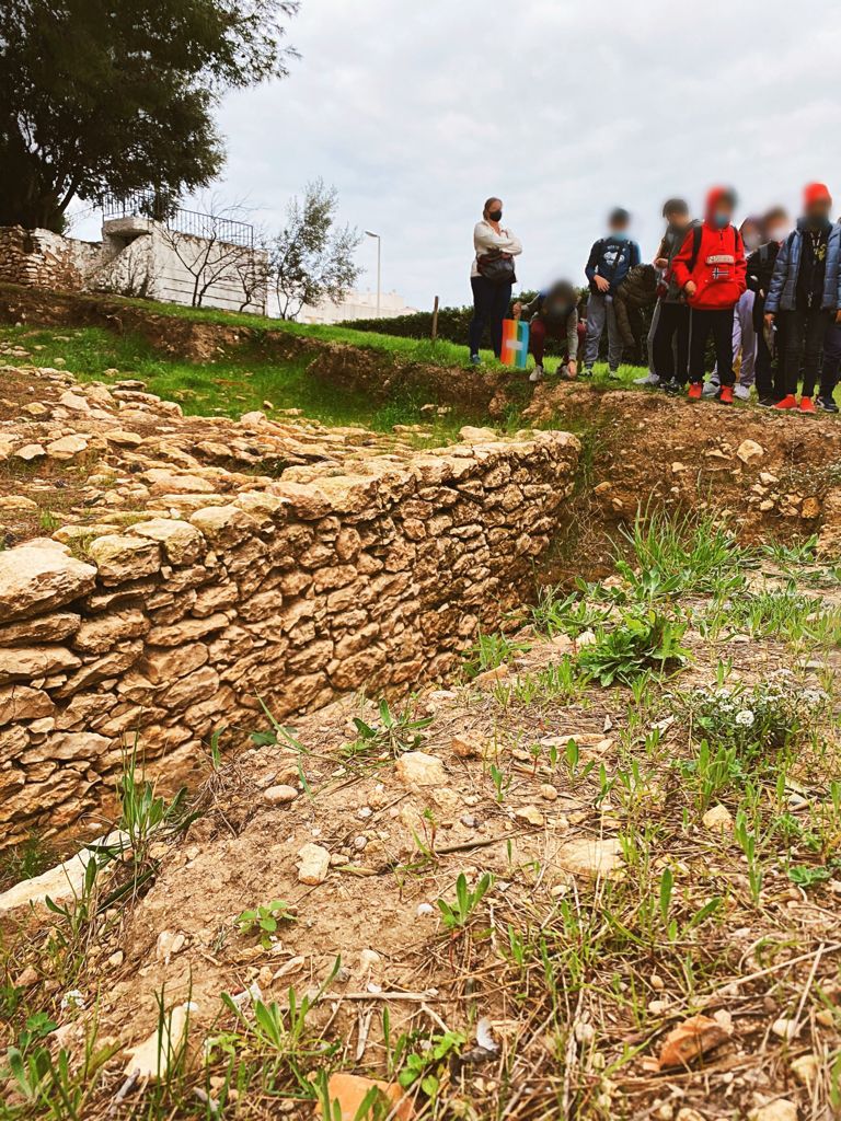 patcubelles's tweet photo. Sabies que el jaciment iber de la Mota de Sant Pere...

l’excavació arqueològica és clau per conèixer l’estructura territorial a la protohistòria i les estructures socioeconòmiques lligades al paisatge❓

#patrimonicubelles #turismecubelles #visitacubelles #cubelles #jaciment https://t.co/uVEZWMWnHa