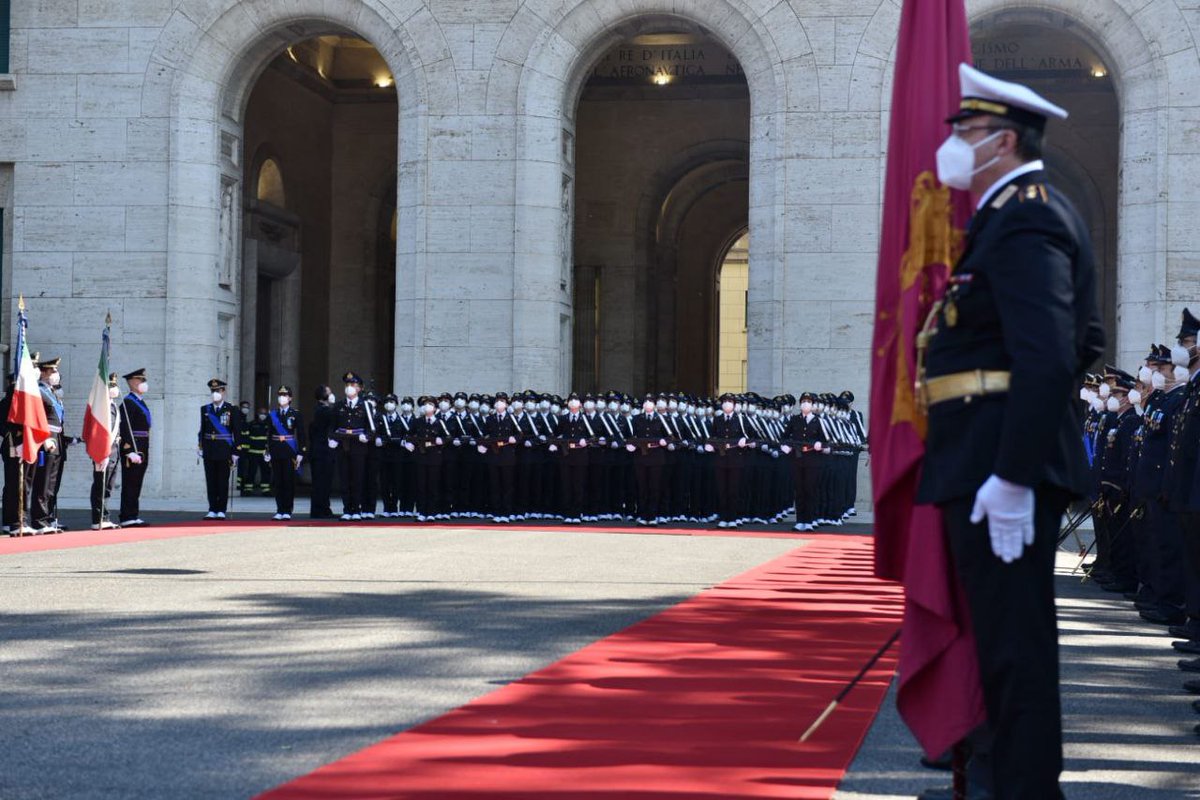ItalianAirForce's tweet photo. Le parole del #CapoSMA, Gen. S.A. Rosso, per il personale: "Dobbiamo, dovete essere sempre preparati al meglio, eticamente, professionalmente e tecnicamente per saper affrontare le sfide più inaspettate e complesse con fiducia e determinazione, solidi nei nostri principi"
#98AM https://t.co/j6nej2dXqf
