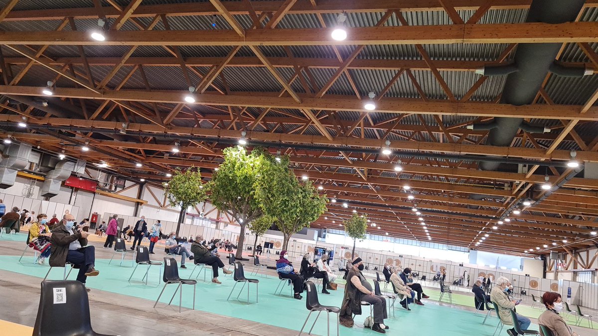 xavierfan2parcs's tweet photo. 1ère injection du vaccin faite...j'attends 30 minutes avant de pouvoir sortir 👍 #bruxelles #CentreVaccinationHeisel #VaccinationBruxelles #COVID19 #vaccincovid #Heisel #TrustTheProcess https://t.co/wkribJ2fnR