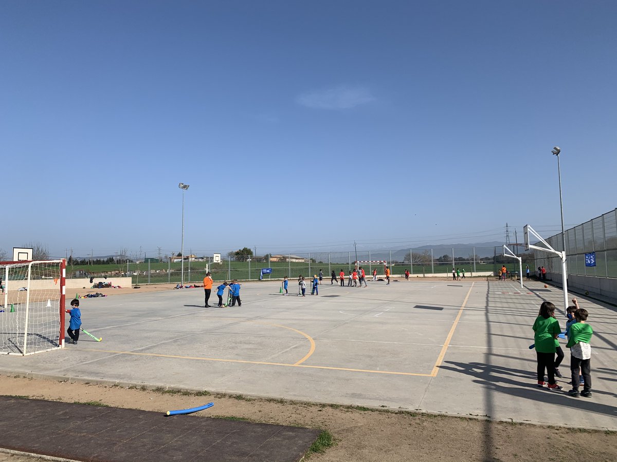 ceosona's tweet photo. Segon dia de Campus de Setmana Santa a l’Escola Mossèn Cinto de Folgueroles!

Esport i bon ambient assegurat! 🤩

GRÀCIES per la confiança, famílies! 💙

#ceosona #consellesportiuosona #esport #osona #escola #folgueroles #esportsegur #extraescolars #campus #futbol #relleus https://t.co/dXohmw6ZOk