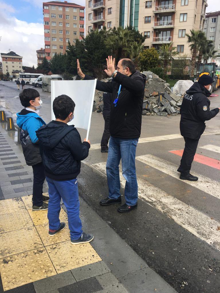 Bugün okulumuzda biz de #yayalarkırmızıçizgimiz dedik. <a href="/tcicisleri/">.</a> <a href="/tcmeb/">Millî Eğitim Bakanlığı</a> <a href="/EmniyetGM/">Türk Polis Teşkilatı</a> <a href="/istanbulilmem/">İstanbul İl Millî Eğitim Müdürlüğü</a> <a href="/maltepemem34/">Maltepe İlçe Millî Eğitim Müdürlüğü</a> @h_aydogdumeb @muratdemircan1975