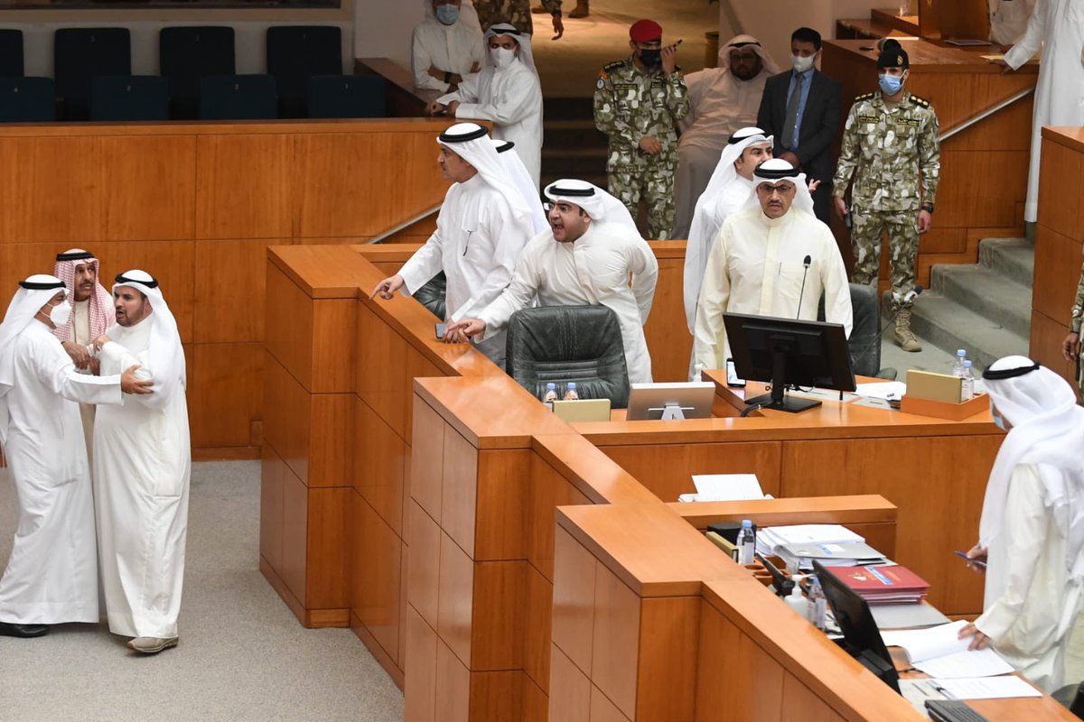 Almajlliss's tweet photo. عاجل / صور من التشابك بالايدي بين سلمان الحليلة وصالح الشلاحي في قاعة مجلس الأمة. https://t.co/T5dgGXwfEN