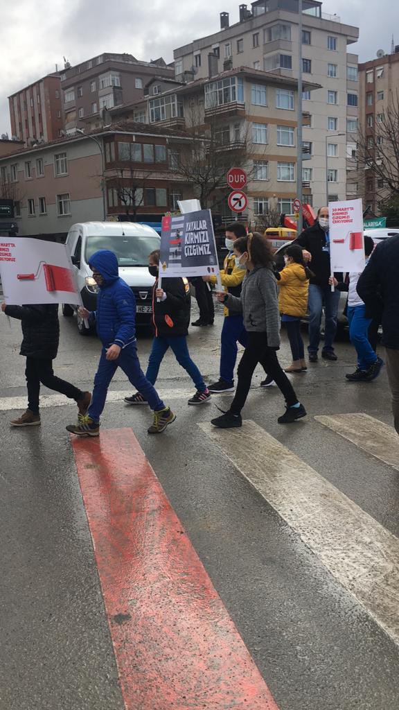 Bugün okulumuzda biz de #yayalarkırmızıçizgimiz dedik. <a href="/tcicisleri/">.</a> <a href="/tcmeb/">Millî Eğitim Bakanlığı</a> <a href="/EmniyetGM/">Türk Polis Teşkilatı</a> <a href="/istanbulilmem/">İstanbul İl Millî Eğitim Müdürlüğü</a> <a href="/maltepemem34/">Maltepe İlçe Millî Eğitim Müdürlüğü</a> @h_aydogdumeb @muratdemircan1975