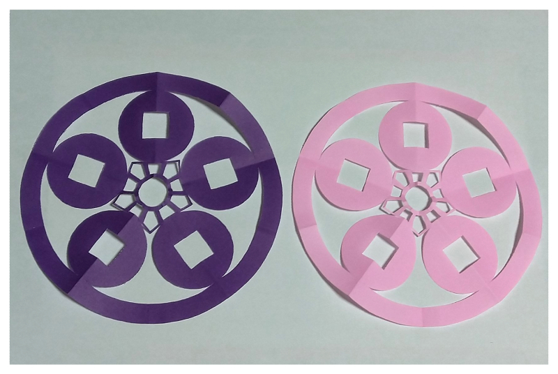 鈴原りえる 折り紙で 神戸家の家紋っぽい切り紙を作ってみた 額がなくてコピー用紙が背景だったり 写真が下手だったりするけど O 富豪刑事bul 切り紙 折り紙