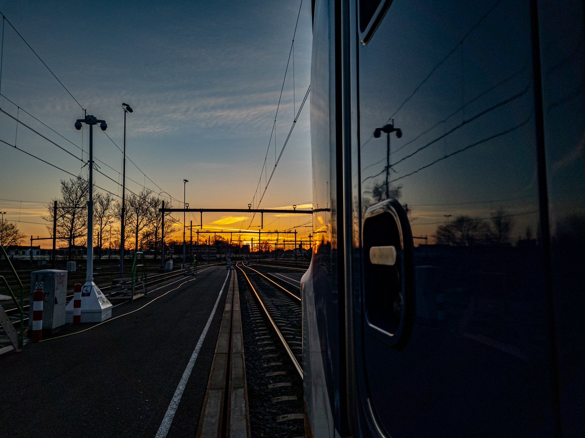 Vanochtend rangeren, was weer een mooie zonsopgang🤩

<a href="/NS_online/">NS online</a> #treinkiekje #machinist