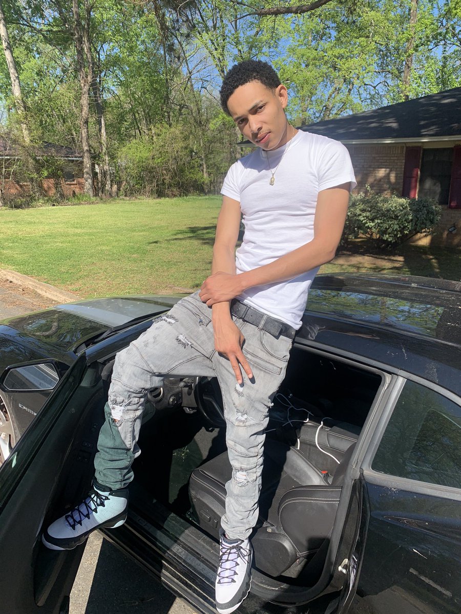 JackShaffer29's tweet photo. Don’t need a spotlight I’m still gonna shine this little light of mine got me covered in wealth🏧🦾

Happy CASH DAY to me thanking the man above for blessing me to see 22🙏🏽 praying to see many more BIG DEUCE DEUCE♈️ steady getting older pockets getting sweller🤟🏽‼️
#latepost https://t.co/77Fcok2WEz