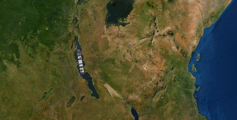 @goando タンガニーカ湖。どこから入ったのか考えてたら、一晩中寝られないの@春日三球 