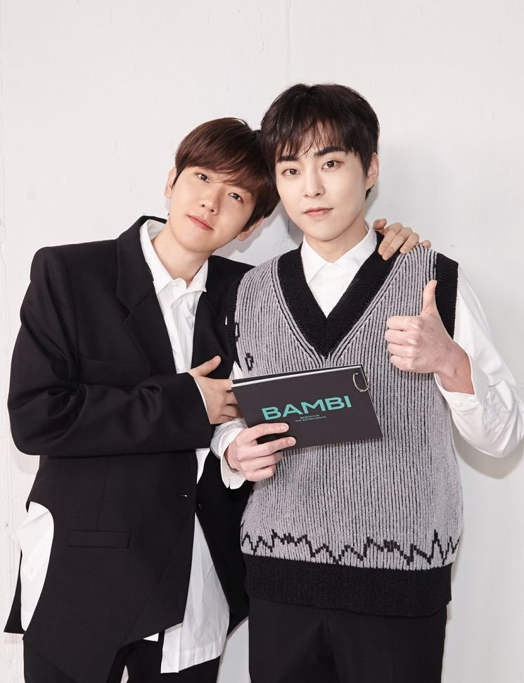 xiuweethome's tweet photo. [포토]엑소 시우민,오늘 백현 솔로 지원사격 왔어요

그룹 엑소의 시우민이 백현의 솔로 앨범 '밤비' 발매기념 기자간담회에 사회자로 참석했다.

🔗 https://t.co/lcx7AmSxDl

#시우민 #XIUMIN #민석 https://t.co/iesvIG1BI5
