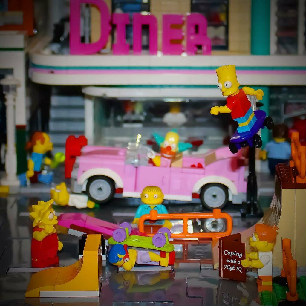 lifeinbrick's tweet photo. There’s a new skate park in town...
#lego #thesimpsons #bartsimpson #lisasimpson #krustytheclown #comicbookguy #milhouse #simpsons #legosimpsons #legoskatepark #legoroadplates #lego60290 #legothesimpsons #legostagram #toystagram #instalego #legophotogra… https://t.co/xviqHlfMom https://t.co/kBWzzbT8dO