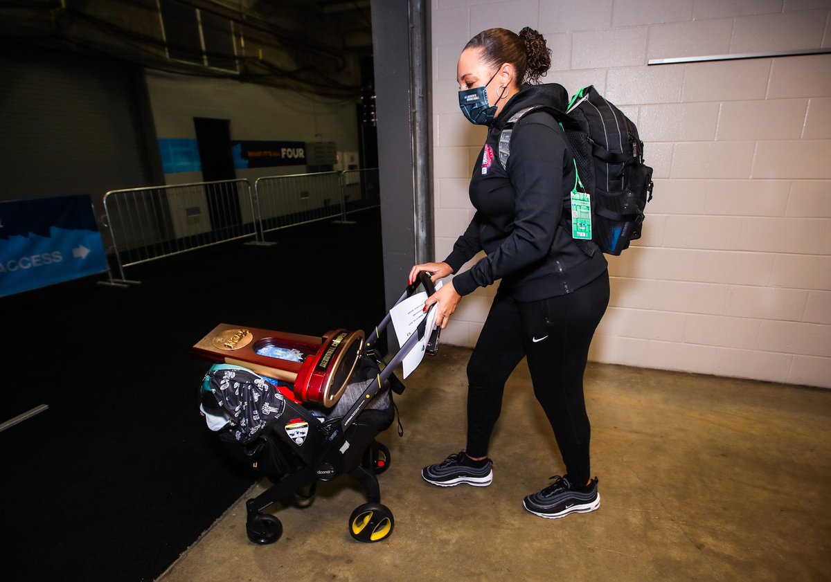 ArizonaWBB's tweet photo. One badass mom. https://t.co/fBXrF9Ku8m