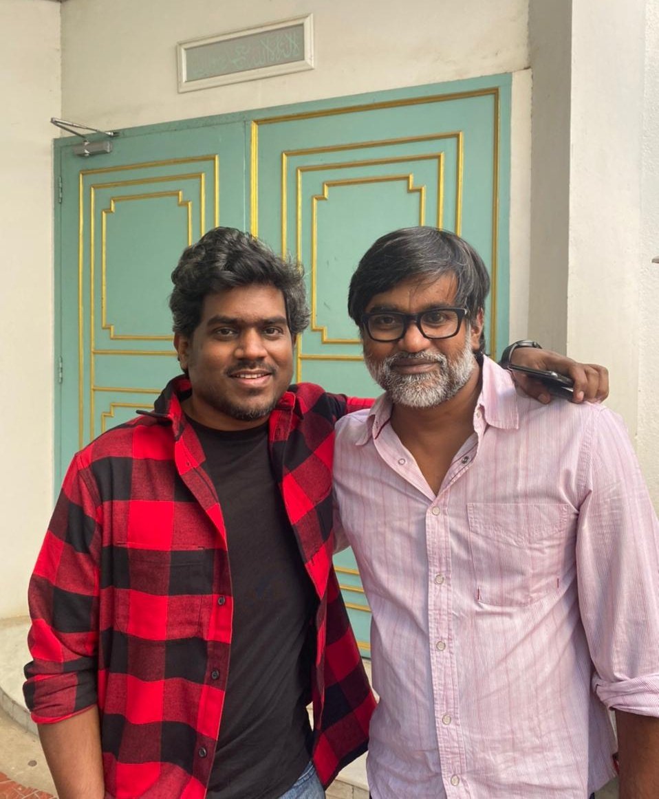 StarVersatile1's tweet photo. #MannavanVandhanadi Team ❣️

@iamsanthanam @selvaraghavan @thisisysr 

#Santhanam #Yuvan #Selva https://t.co/qNB50OAId8