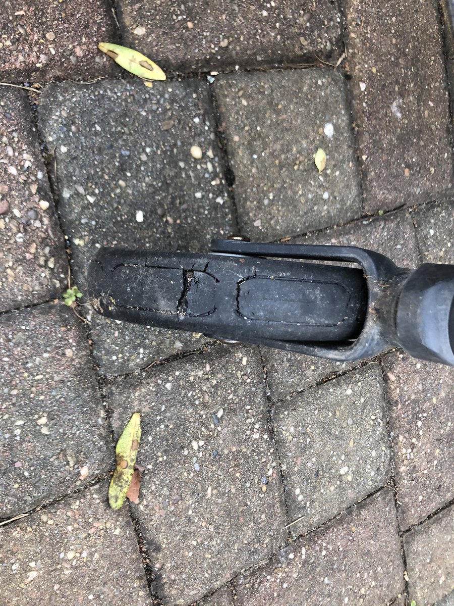 FelixGottschalk's tweet photo. @UPPAbaby_UK can’t believe that the front wheels are already cracked within the first year. Do you offer replacements? https://t.co/EziKyxEtwJ
