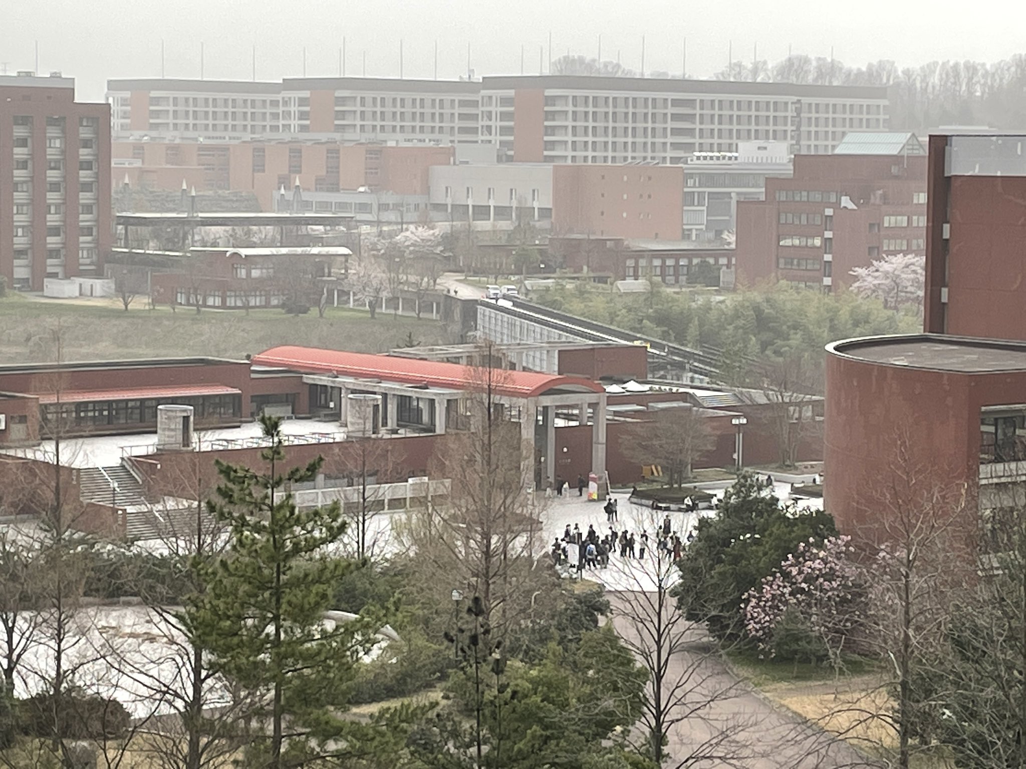 金沢大学 昨日から各学類の新歓ガイダンスがあちらこちらで行われているので 大学広場も活気が出てきました 金沢大学 角間キャンパス 新歓 ガイダンス 新入生相談会