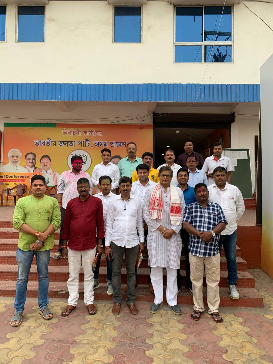 Panda_Odia's tweet photo. ବିଜେପି ଓଡ଼ିଶା ପ୍ରଦେଶର କେତେକ କାର୍ଯ୍ୟକର୍ତ୍ତା ଆସାମ ନିର୍ବାଚନରେ ଭାଗ ନେଇଥିବା ବେଳେ ଗତକାଲି ସେମାନେ ଶ୍ରୀଯୁକ୍ତ @PandaJay ଙ୍କୁ ଦେଖାକରି ହୋଲି ଶୁଭେଚ୍ଛା ଦେଇଥିଲେ। 🙏🙏
#Odisha https://t.co/ZnJF3BxvvZ