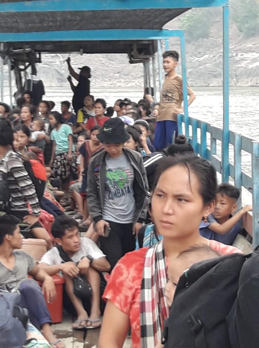 zoyaphan's tweet photo. Happening now: Karen refugees forced to go back to Burma by the Thai army. Forcibly sending people back into a conflict zone amounts to refoulement and is against international refugee law. We call on Thailand ⁦@MFAThai⁩ to stop this illegal act. 

#MilkTeaAlliance https://t.co/xxyO60kcSu