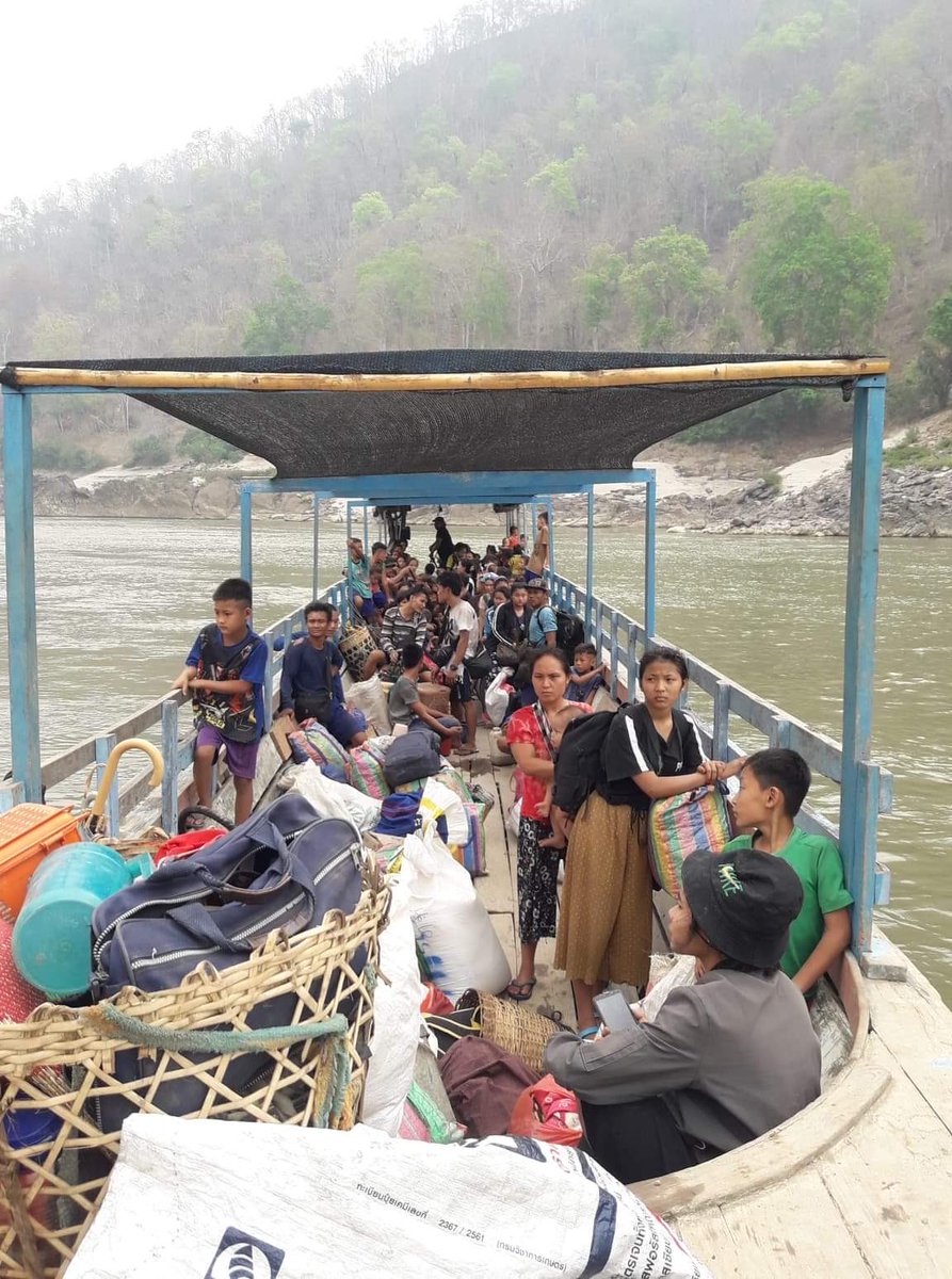 zoyaphan's tweet photo. Happening now: Karen refugees forced to go back to Burma by the Thai army. Forcibly sending people back into a conflict zone amounts to refoulement and is against international refugee law. We call on Thailand ⁦@MFAThai⁩ to stop this illegal act. 

#MilkTeaAlliance https://t.co/xxyO60kcSu