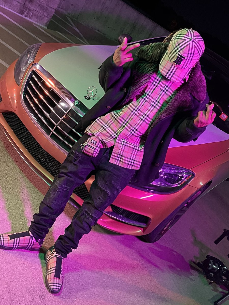 p_rhymezzz's tweet photo. “First thin' first, I'm goin' to drip pass
Last-last na who plan well, na him go enjoy pass
This beat dey knack like say this beat dey fuck
I no suppose dey curse, but I too gives a f*ck” @SinzuSMG 🔥🌪💥 https://t.co/J5x1k1yEyP