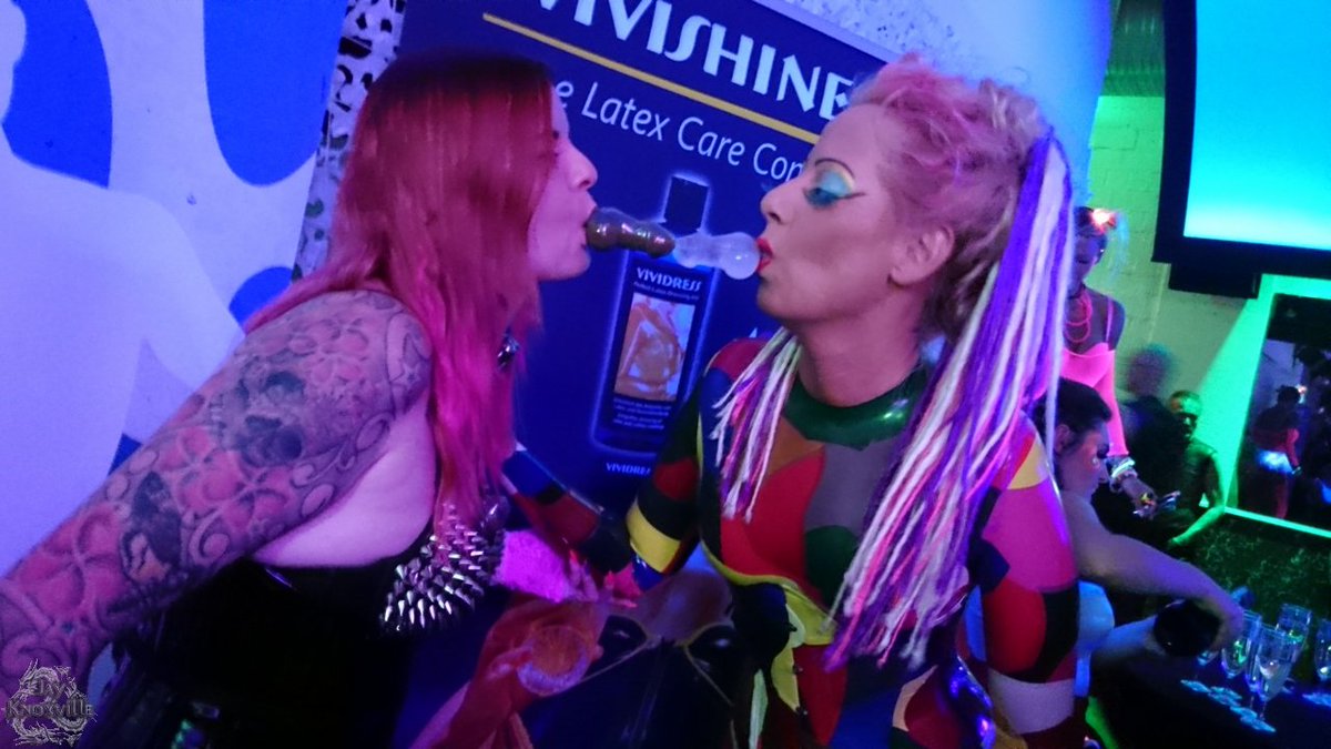 Vanessa_Knox_'s tweet photo. Ohhhhh....
Wie mir die #fetishpartys fehlen
und ich euch alle vermisse 😥
@LadyVivian_muc @VivishineLatex
https://t.co/SdnfIeY2GL
Passt alle gut auf euch auf 🤗
Euer Sternchen 🌟 @Vanessa_Knox_
💋💋💋
und @Jay_Knoxville_ 😎
#partypics
#like #likeit #comment #follow #RETWEEET https://t.co/4qqNKmP8yB