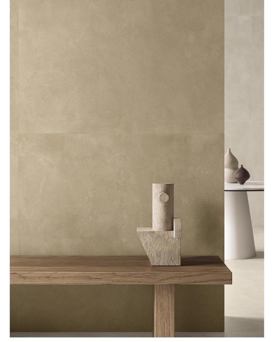 VematiWeb's tweet image. I colori corposi, con i naturali movimenti e le superfici materiche e setose, trasformano lo spazio in un luogo intimo e ispirano parole come terra, calore e natura.
#vemati @Italgraniti